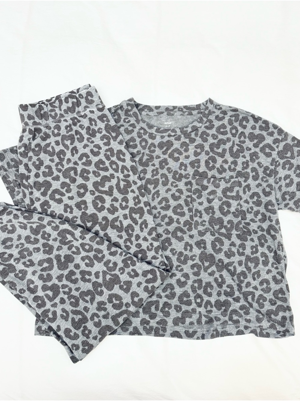 Aerie Women’s Gray Leopard Print Pajama Set
